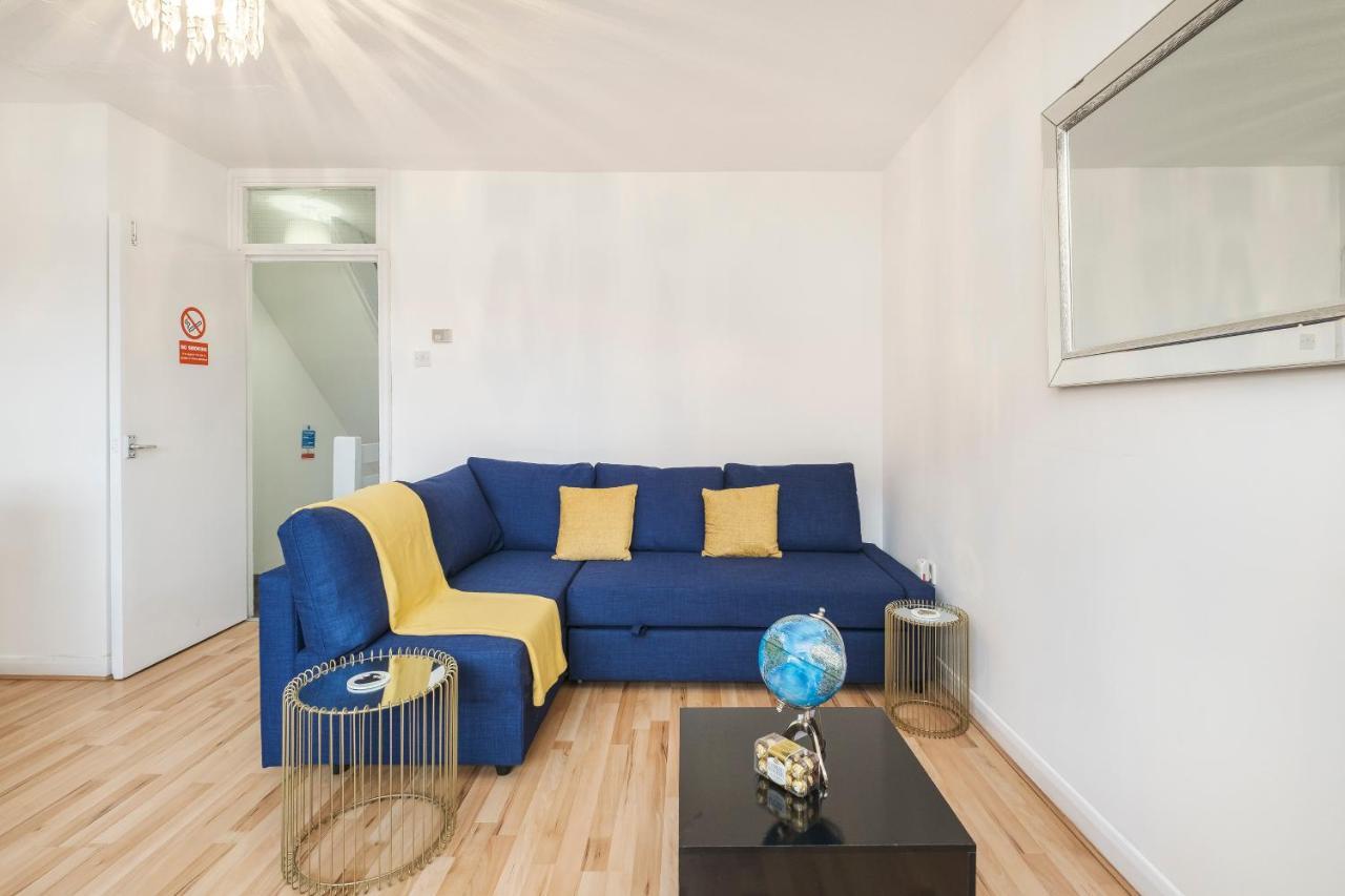 לונדון Spacious 3 Bed 1 Bath Hse W Guest Toilet W Parking Near Excel - E16 מראה חיצוני תמונה