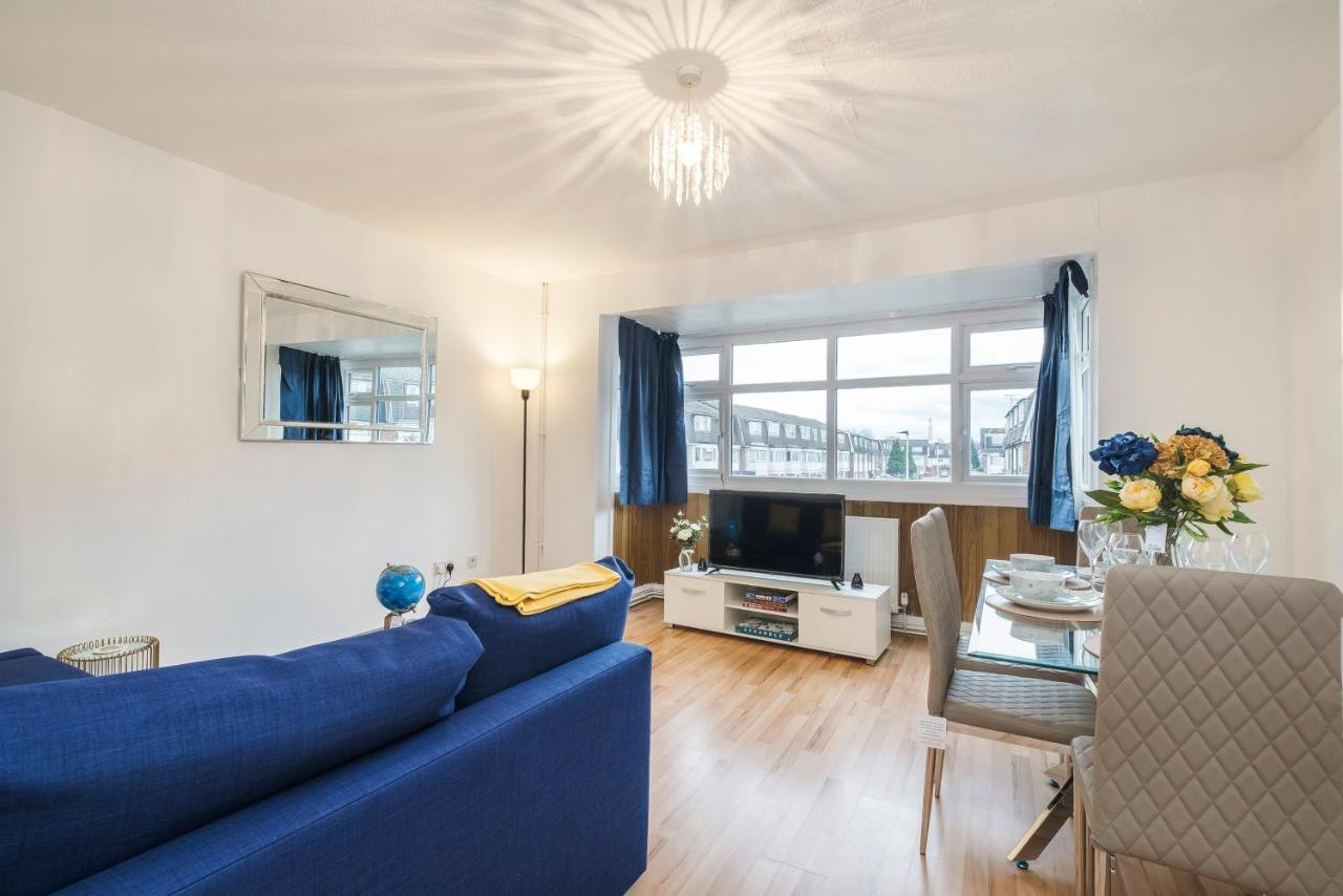 לונדון Spacious 3 Bed 1 Bath Hse W Guest Toilet W Parking Near Excel - E16 מראה חיצוני תמונה